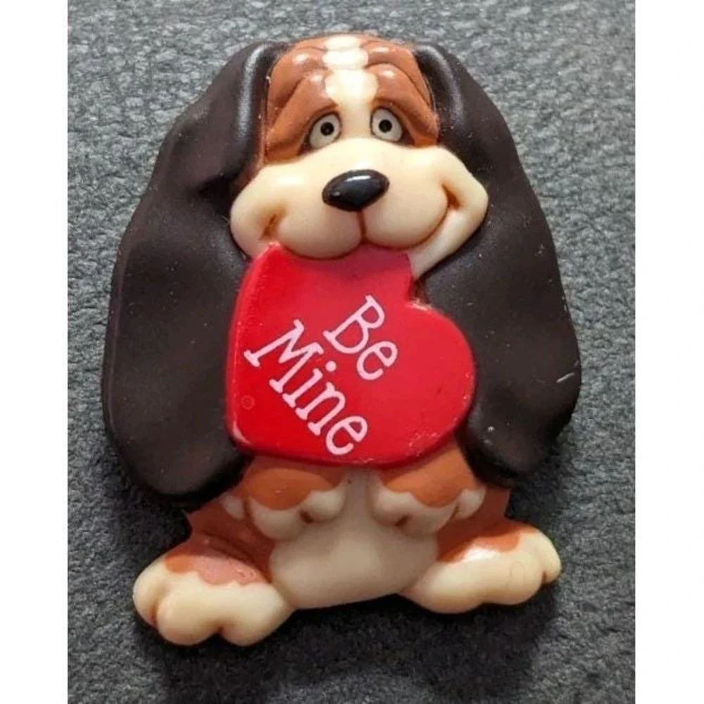 Vintage 1986 Hallmark‎ Valentines Day Pin Hound Dog Be Mine Heart Love